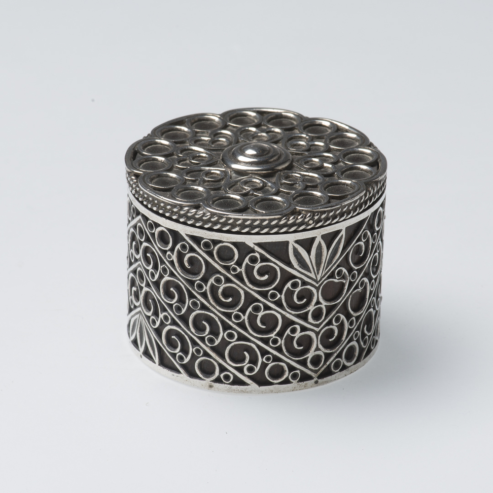 Doosje met zilver versiering