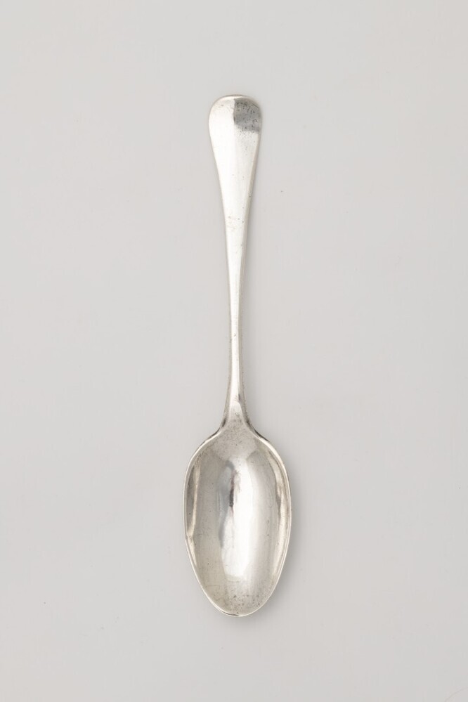 Grote theelepel van zilver