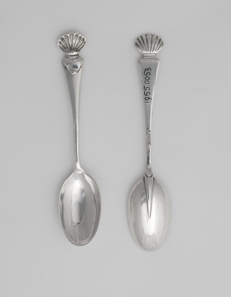 Twee zilveren lepeltjes
