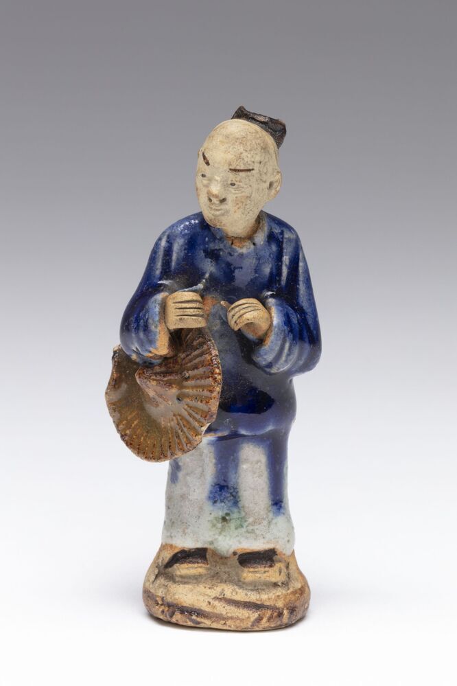 Beeldje van staande Chinese man