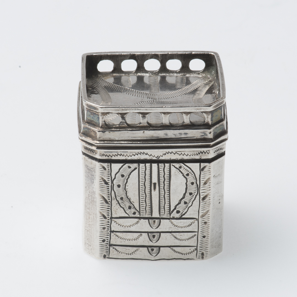 Loddereindoosje in de vorm van een kabinet