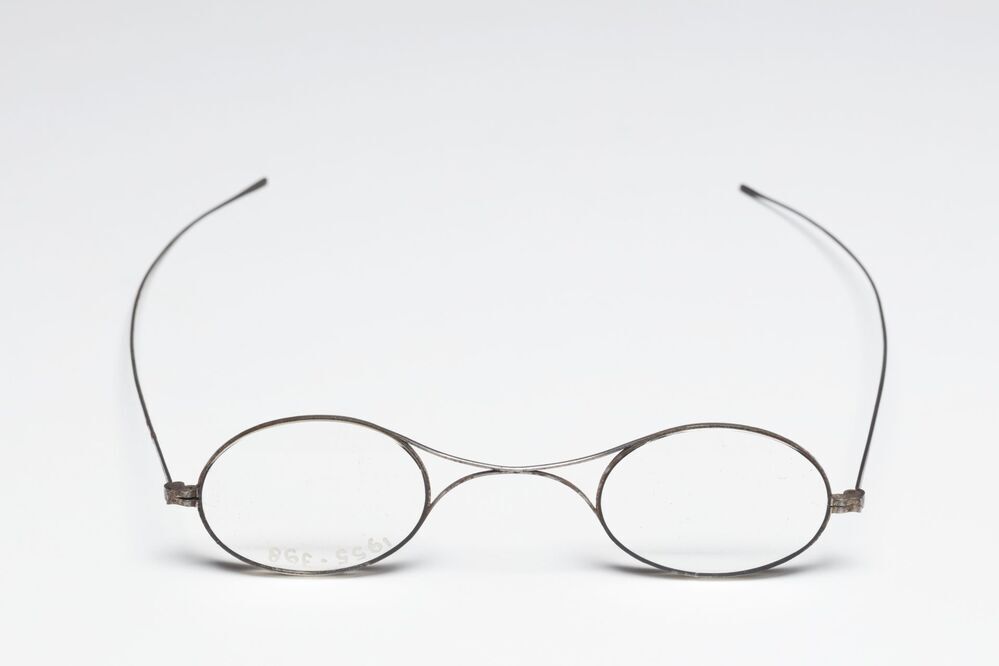 Bril in zwarte brillendoos