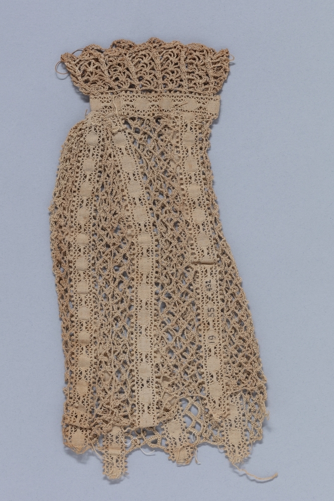 Los mouwtje van haakwerk