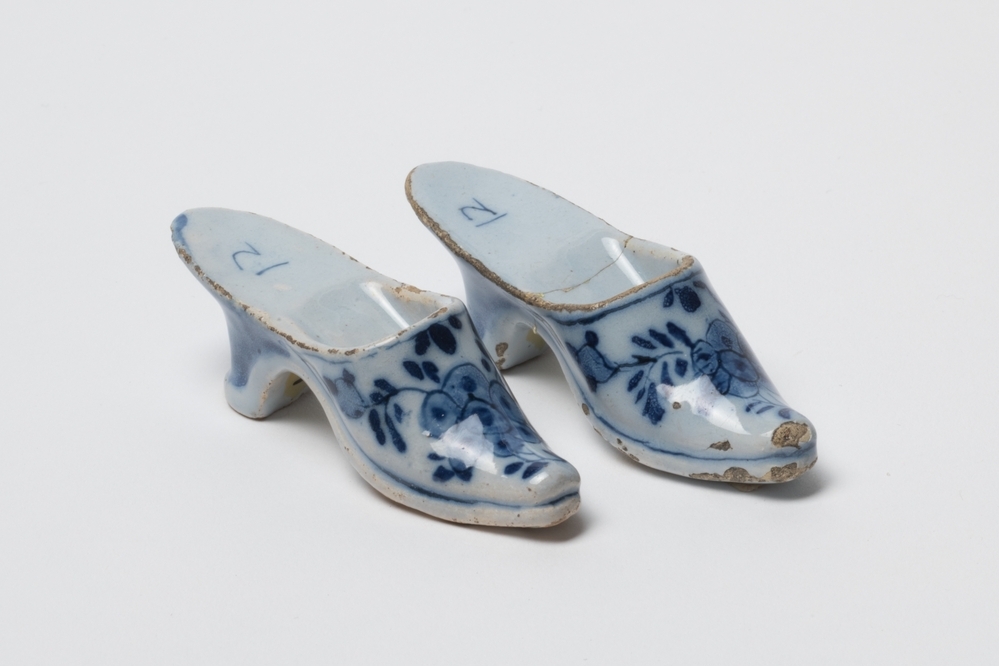 Paar aardewerken muiltjes