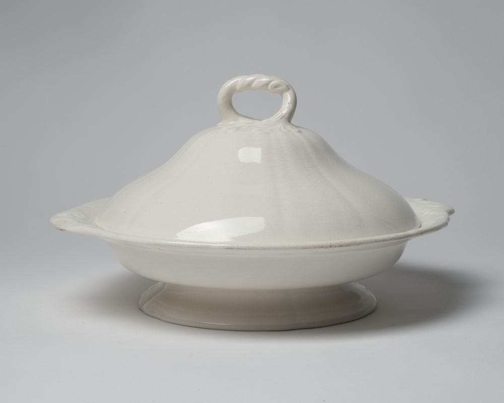 Deel van Wedgwood servies: 2 dienschalen met deksel