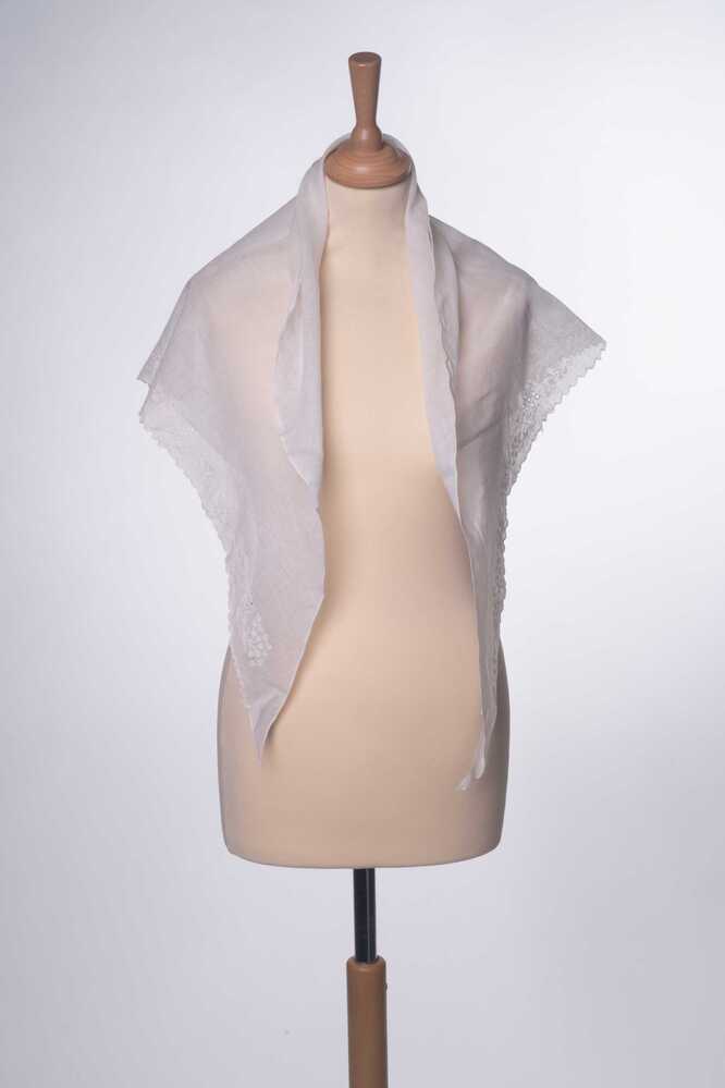 Halsdoek van witte neteldoek