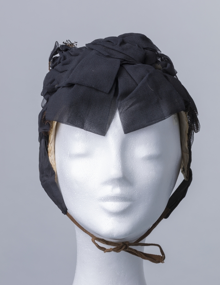 Luifelhoed met zwarte crêpe