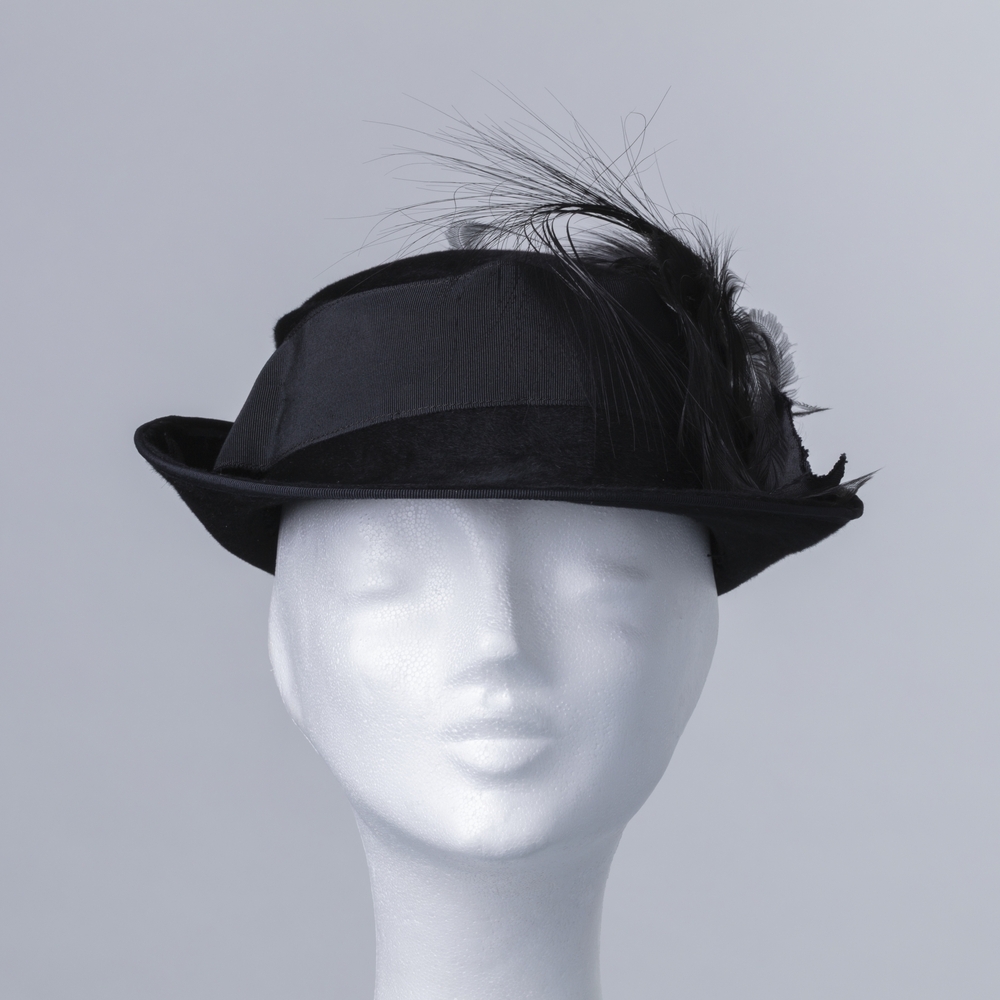 Dameshoed van zwart vilt