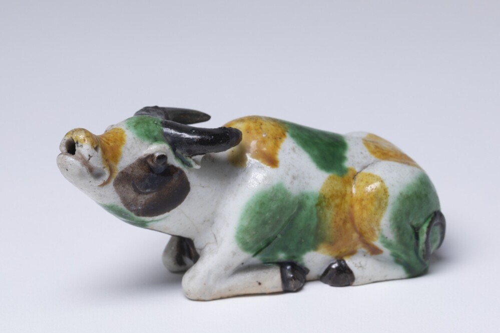 Beeldje van liggende buffel