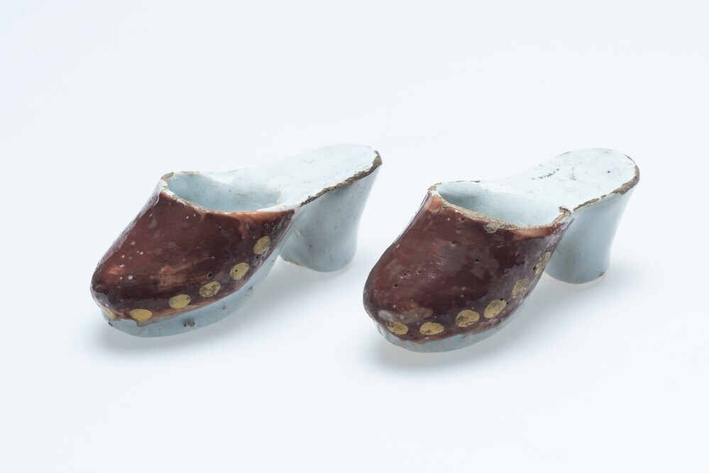 Aardewerken muiltjes