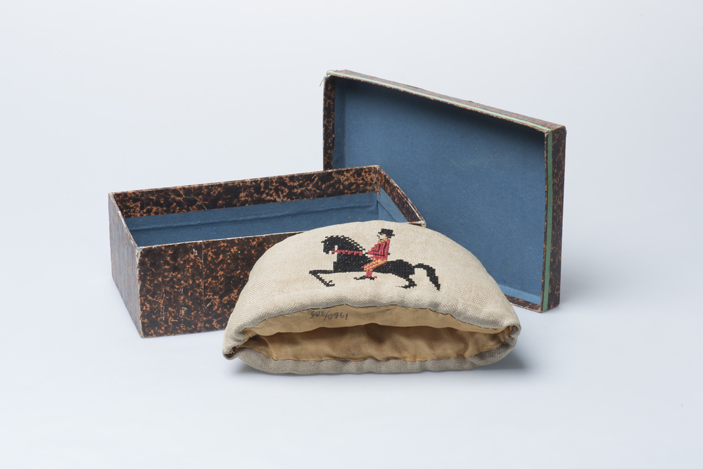 Theemuts voor poppenservies