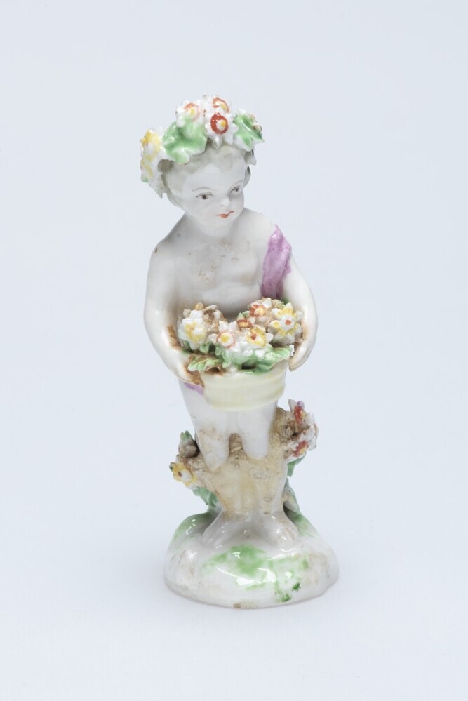 Beeldje Kind met bloemenmand