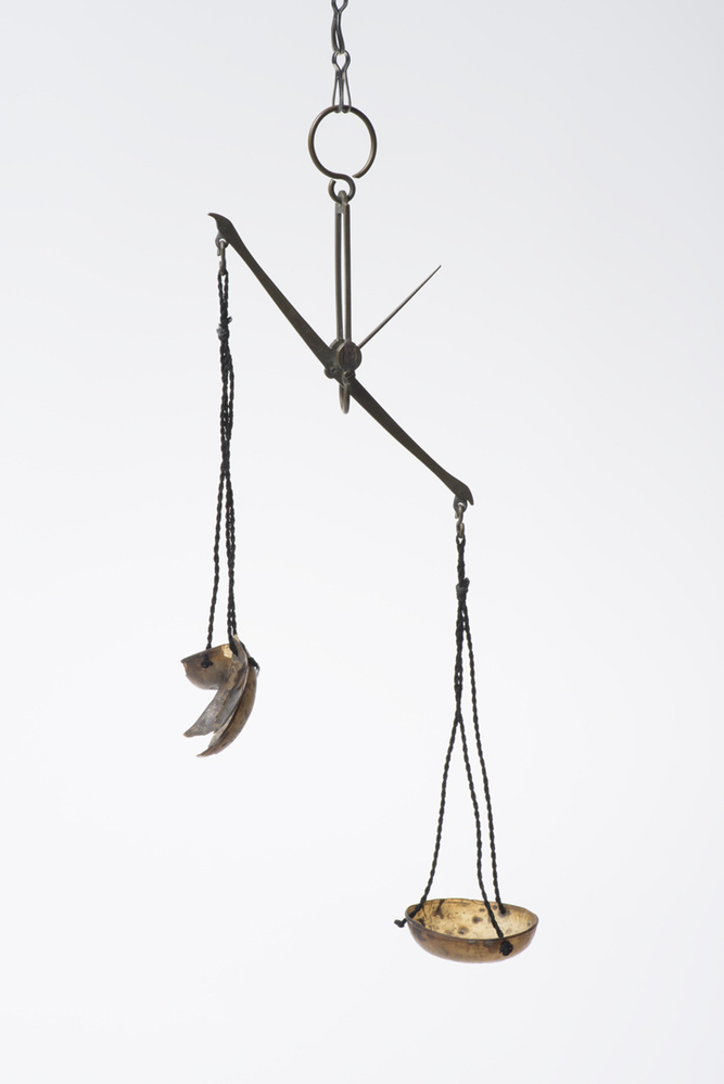 weegschaaltje met gewichtendoos