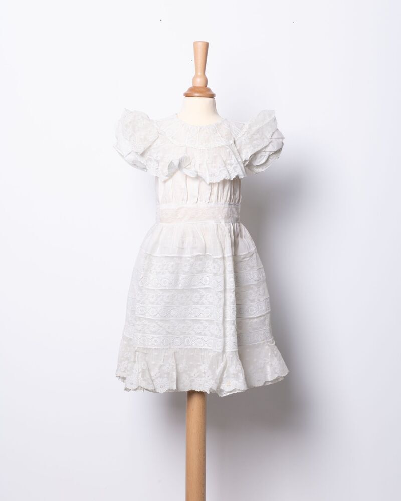 Doopjurkje en mutsje