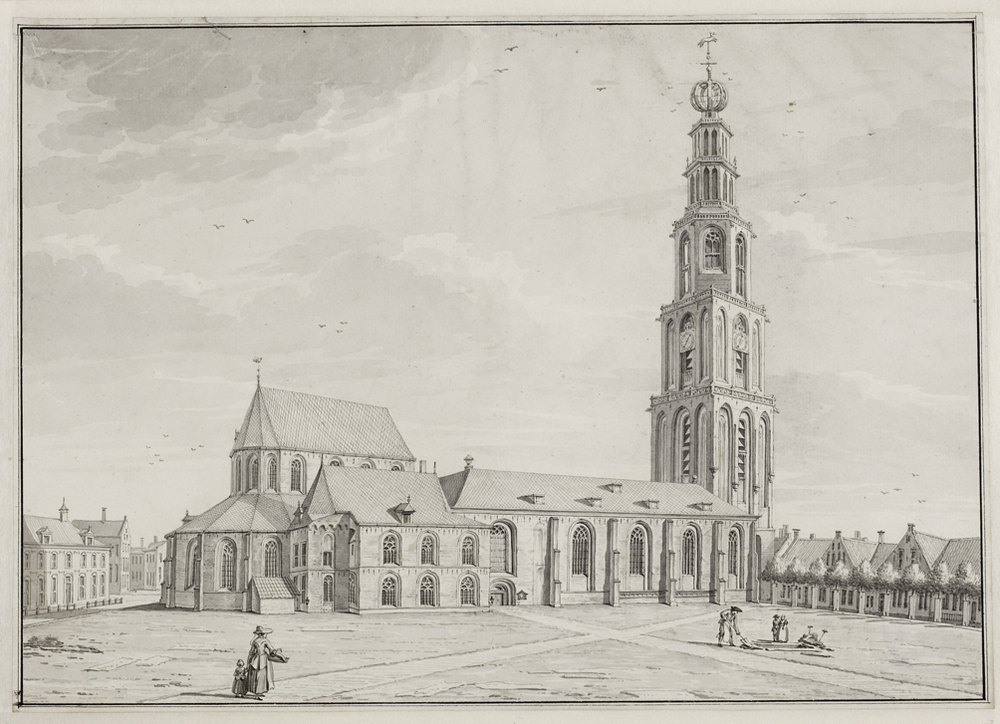 Martinikerkhof met Martinikerk noordzijde