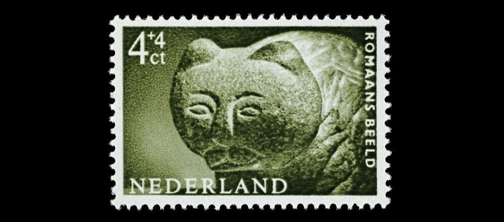 Postzegels van 4 cent, met Romaanse kat uit collectie Groninger Museum