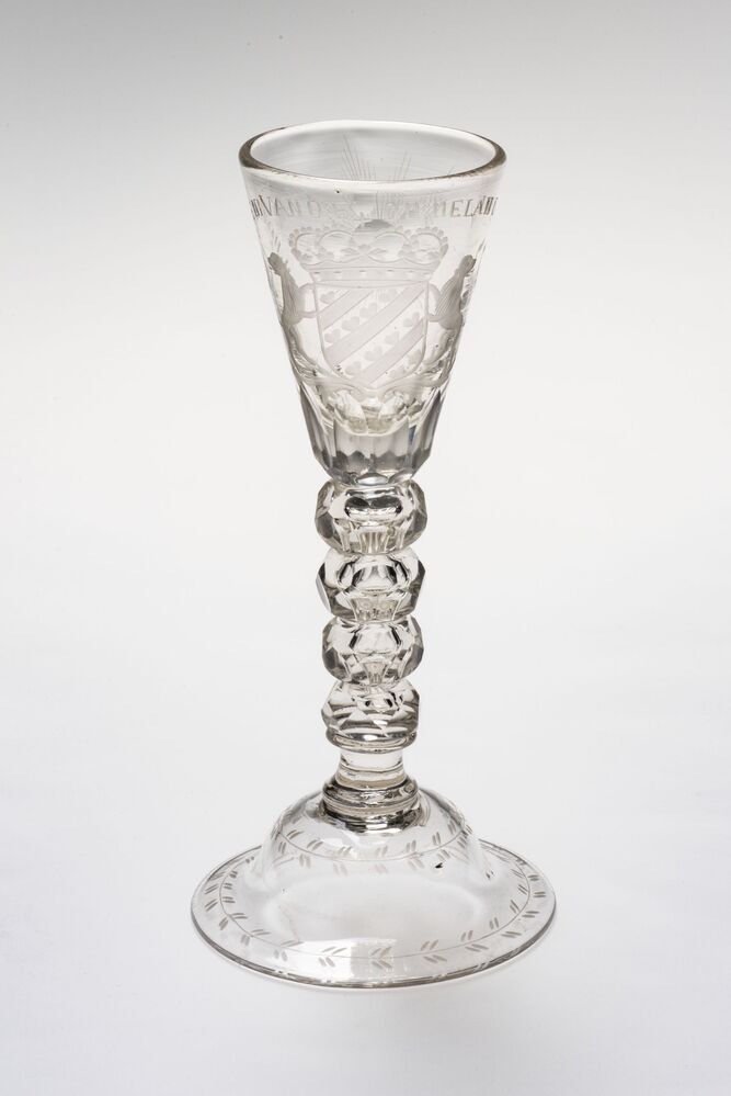 Wijnglas met wapen Ommelanden
