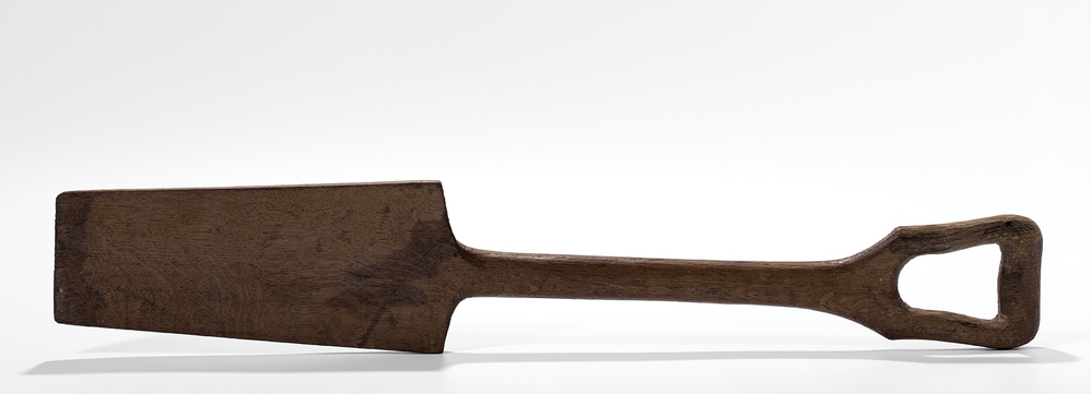 Replica van eikenhouten schop (Joeswerd)