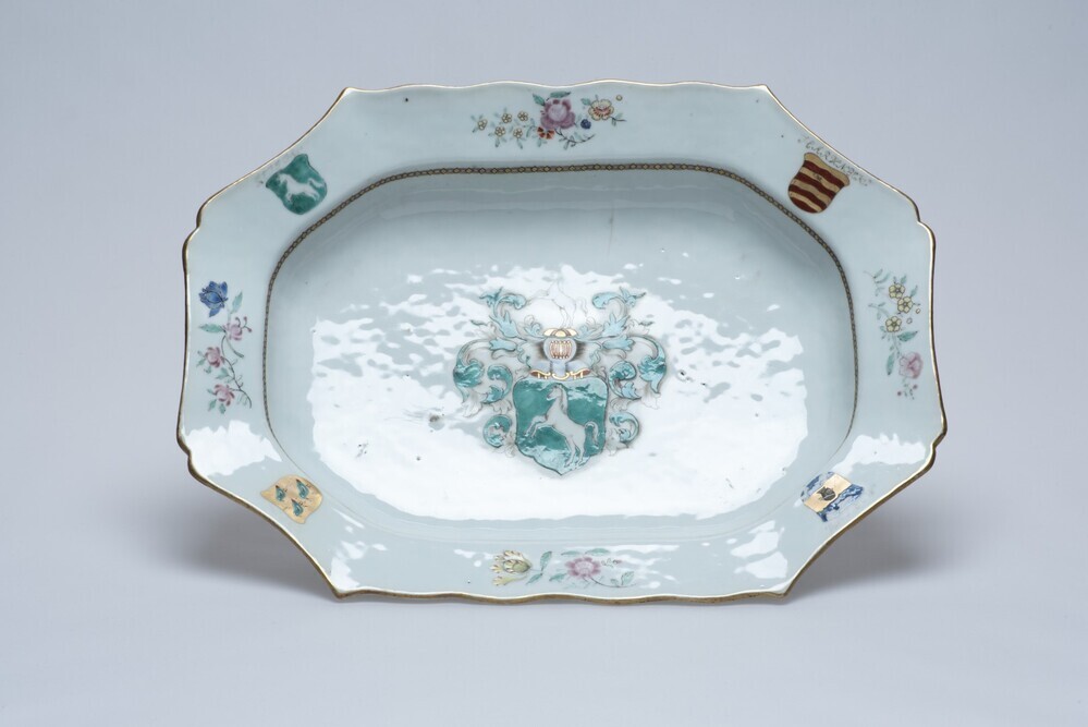 Schotel met familiewapen Feith