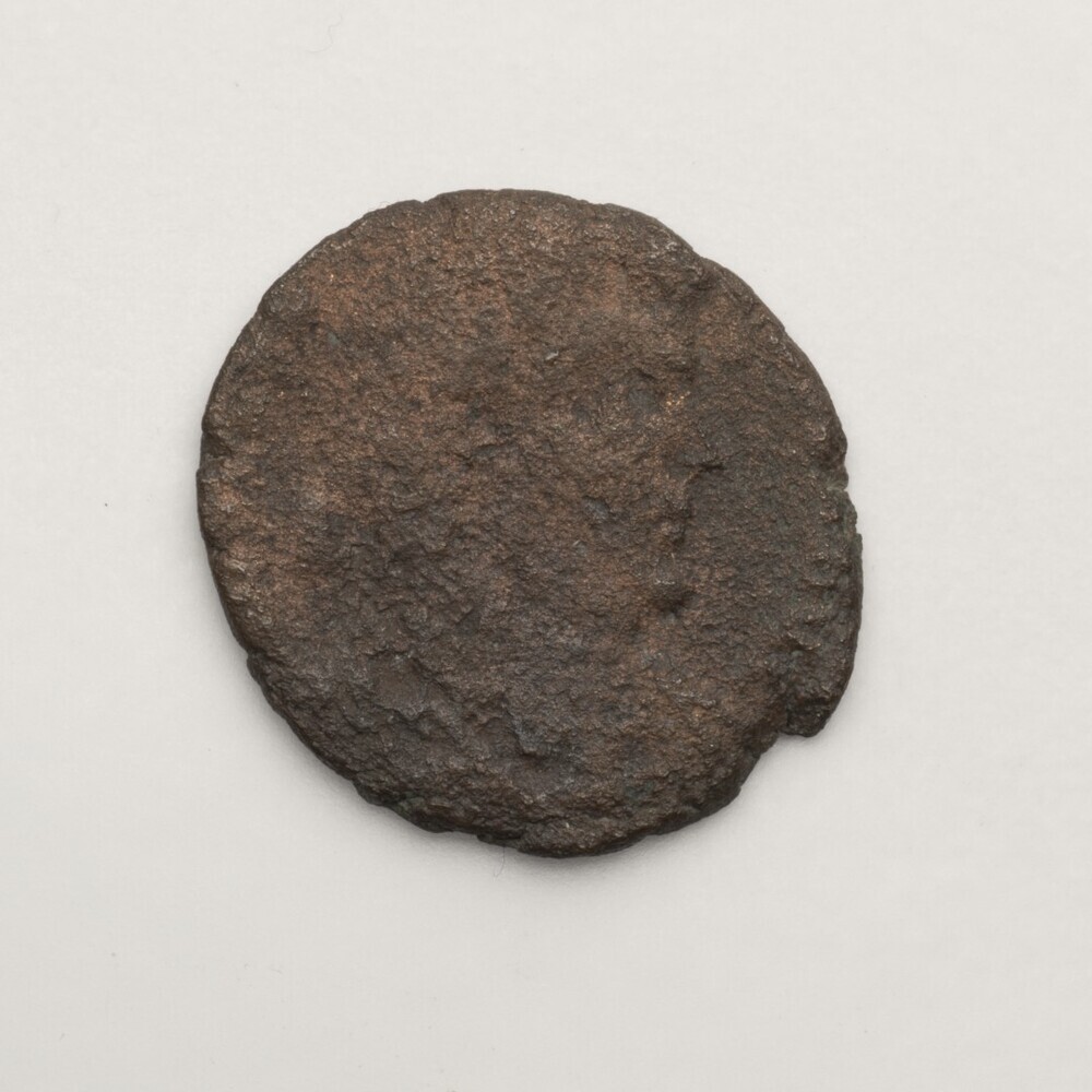 Magnentius, 2 Victoriae met schild