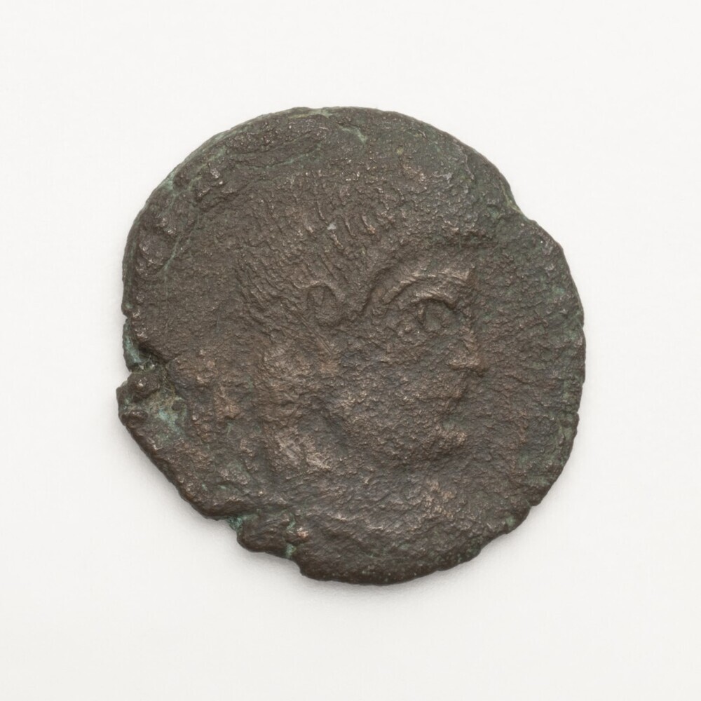 Magnentius, 2 Victoriae met schild