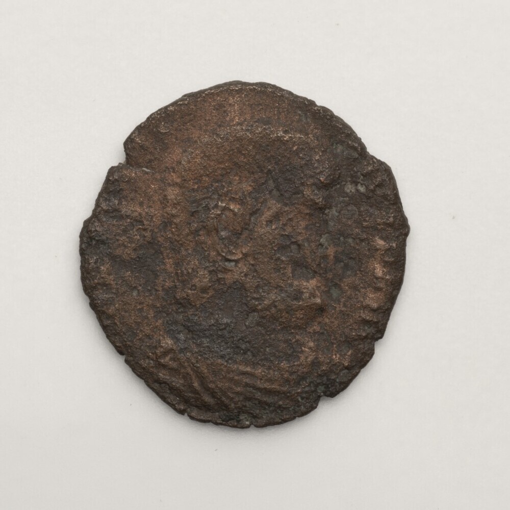 Magnentius, 2 Victoriae met schild