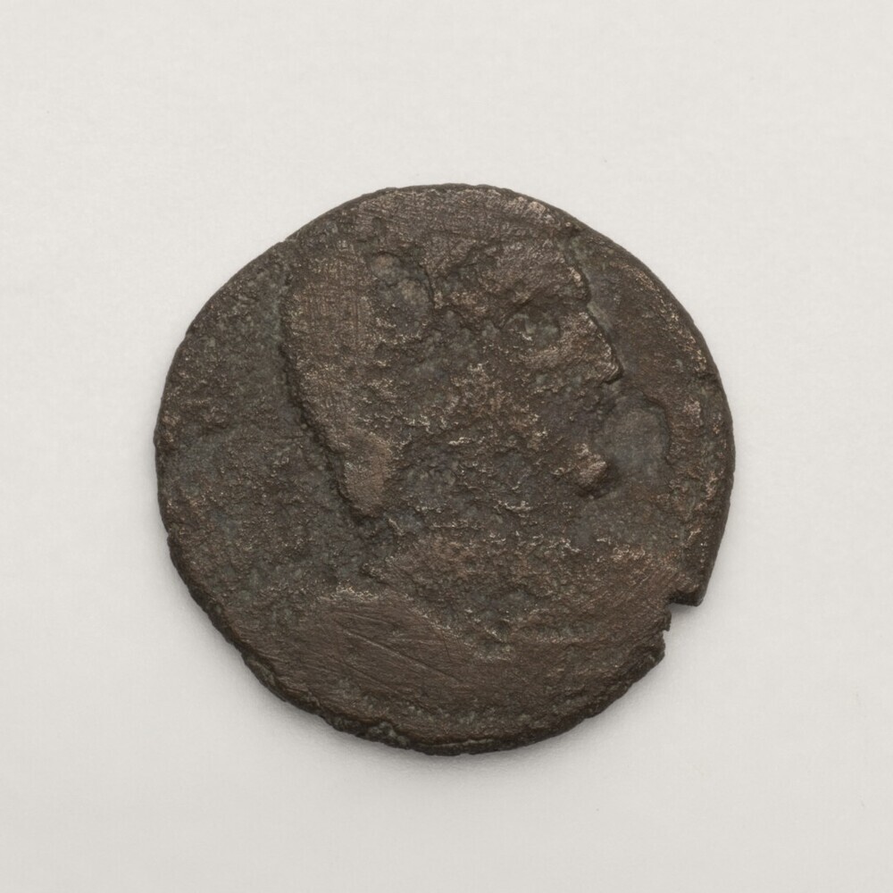 Magnentius, 2 Victoriae met schild