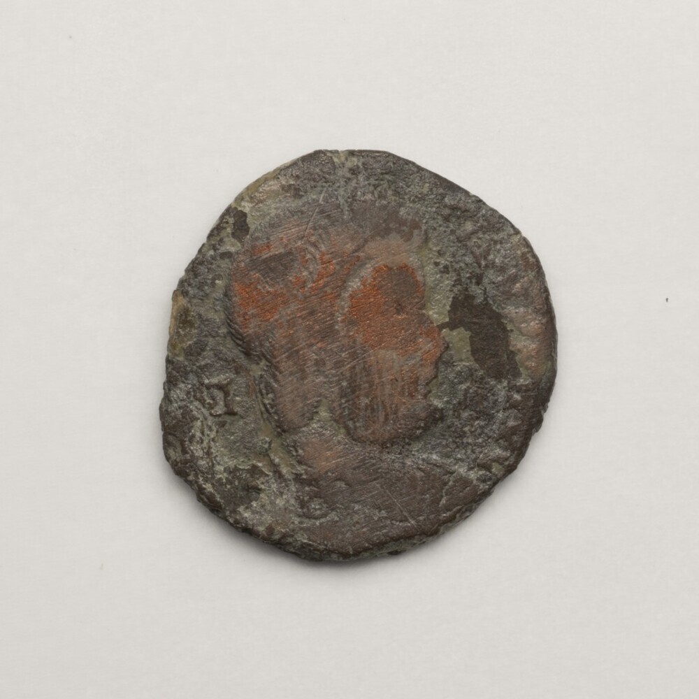 Magnentius,  2 Victoriae met schild