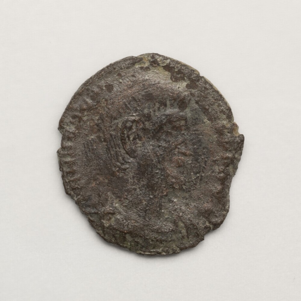 Magnentius,  2 Victoriae met schild op zuil