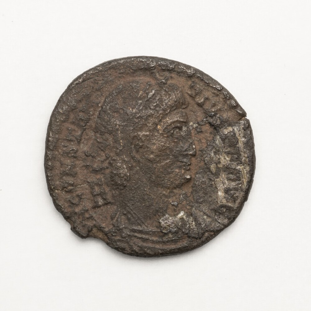 Constanstius I,  voorzijde kop  ; keerzijde keizer te paard met twee barbaren (?) FEL TEMP REPARATIO