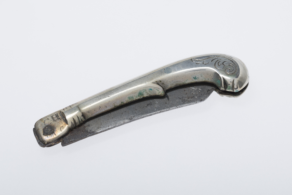 Knip- of zakmes met zilveren pistoolheft