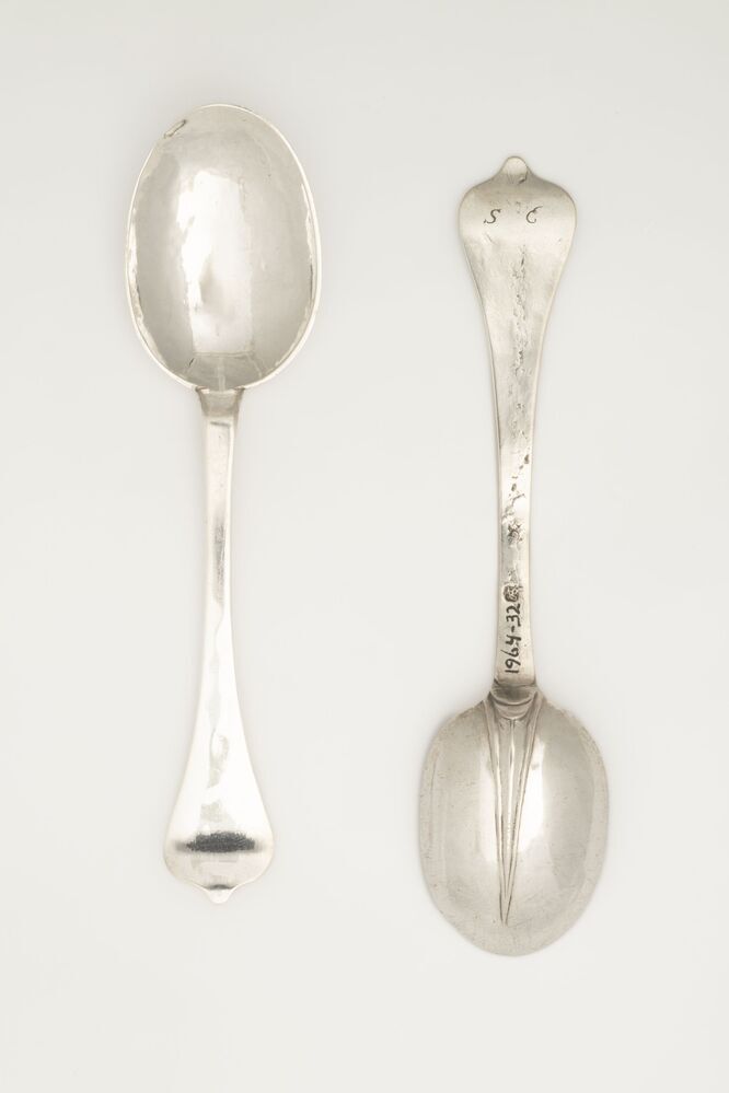 Twee zilveren eetlepels