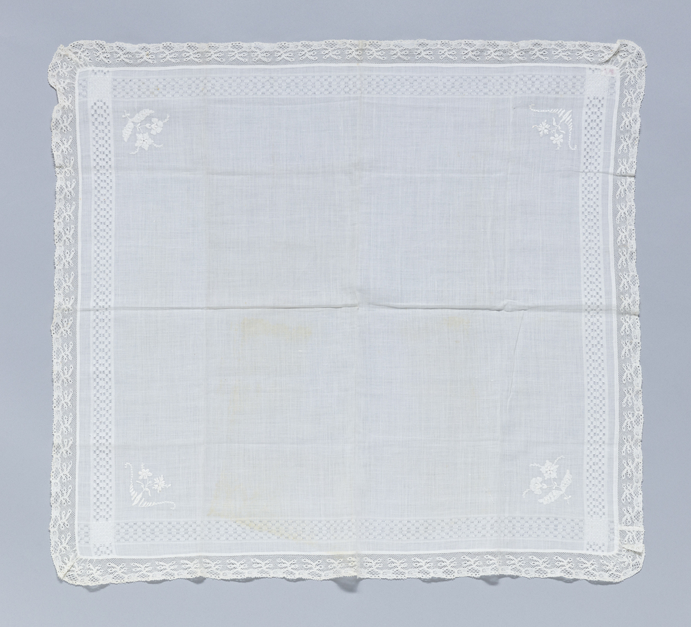 Een (zak?)doek van wit neteldoek