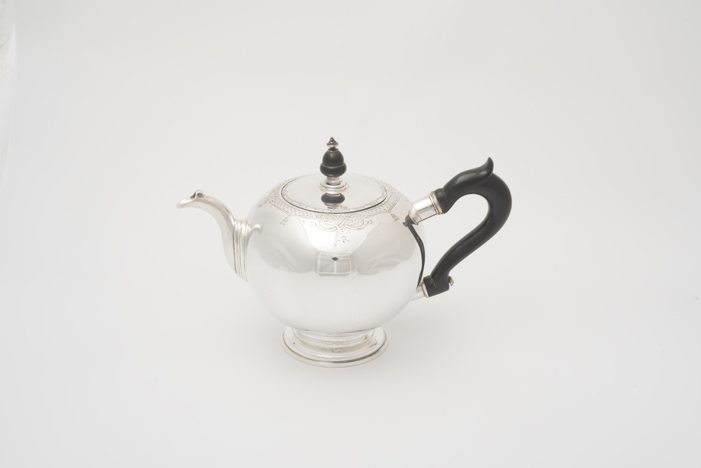 Theepot van zilver