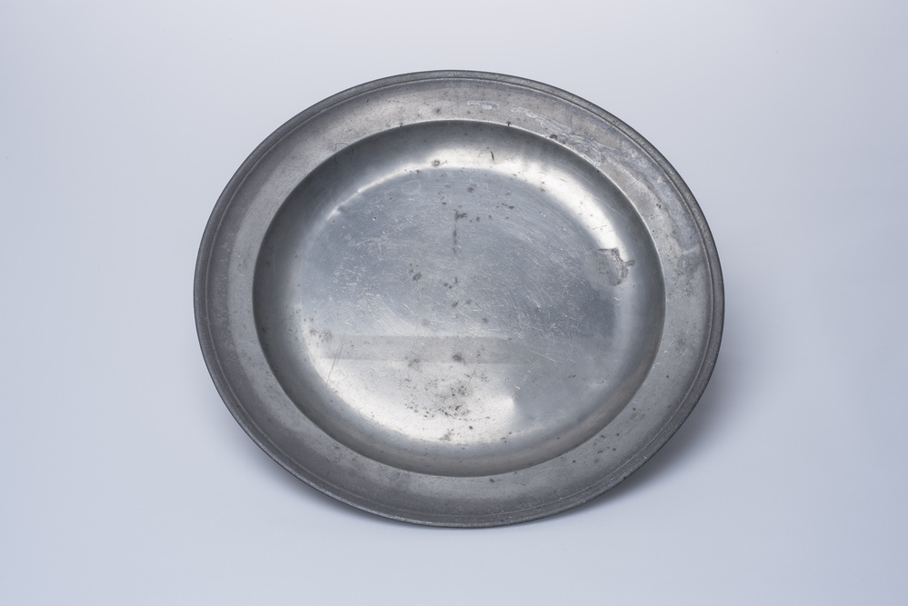 Schotel van tin