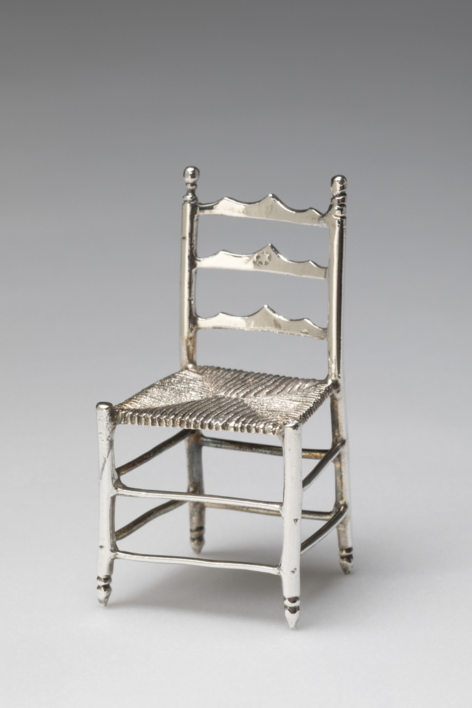 miniatuur speelgoed stoel