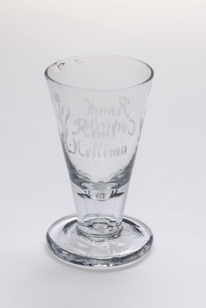 Jeneverglas Remt Cornelis en Remt H. Mellema