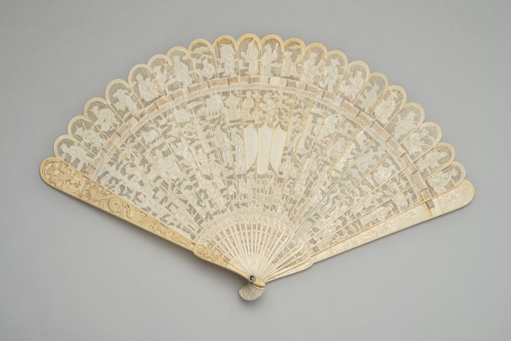 Brisé-waaier met Chinese scènes