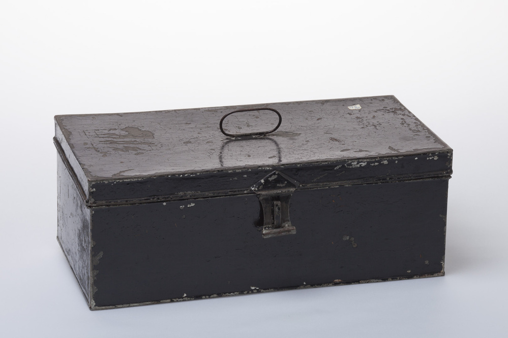 Trommel van zwart gelakt blik