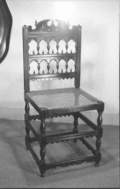 Stoel met rotan zitting