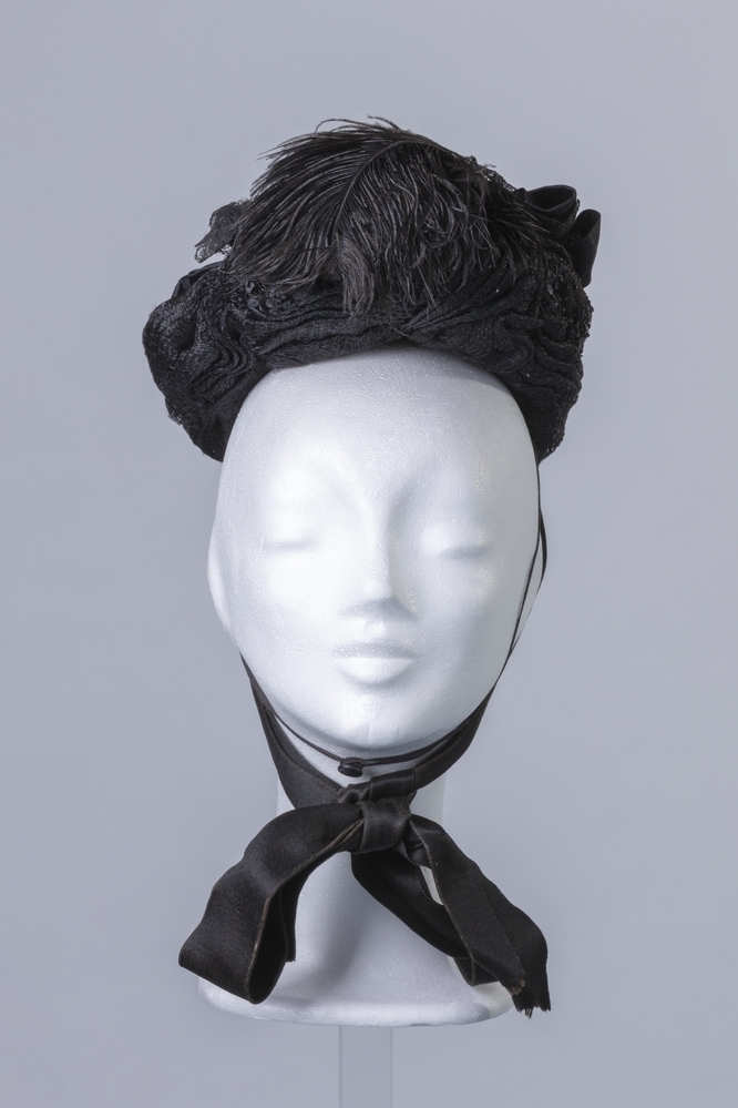 Kapothoedje met pailletten en kraaltjes