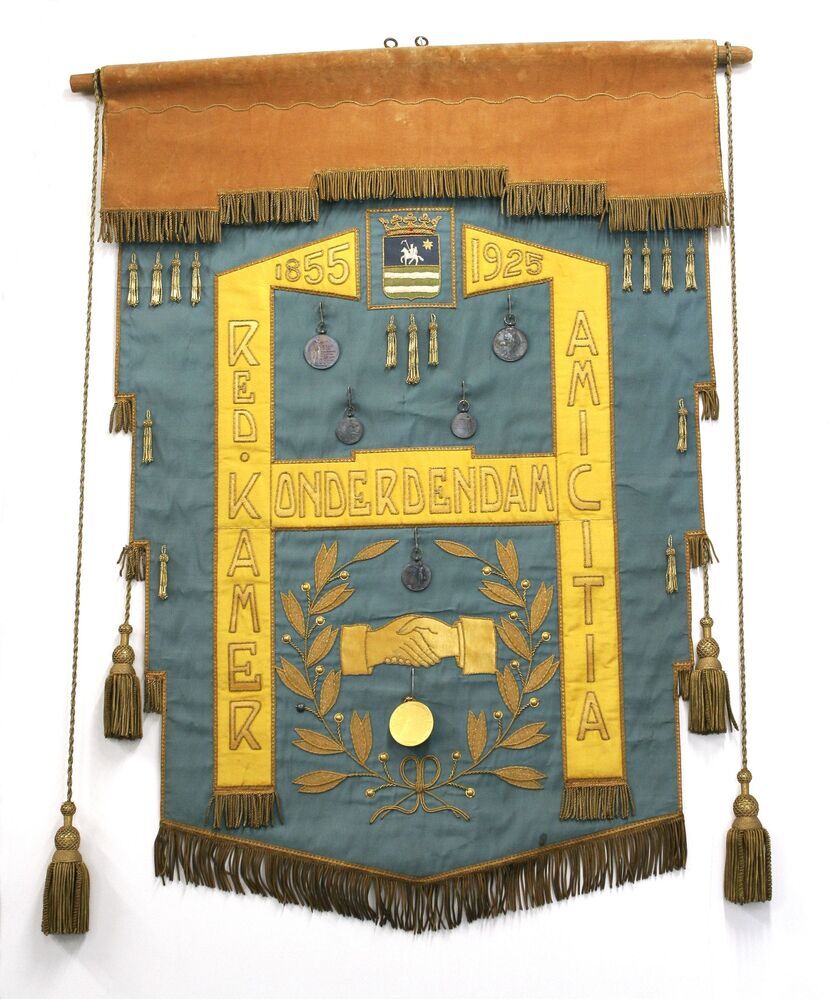 Vaandel van de Rederijkerskamer Amicitia Onderdendam