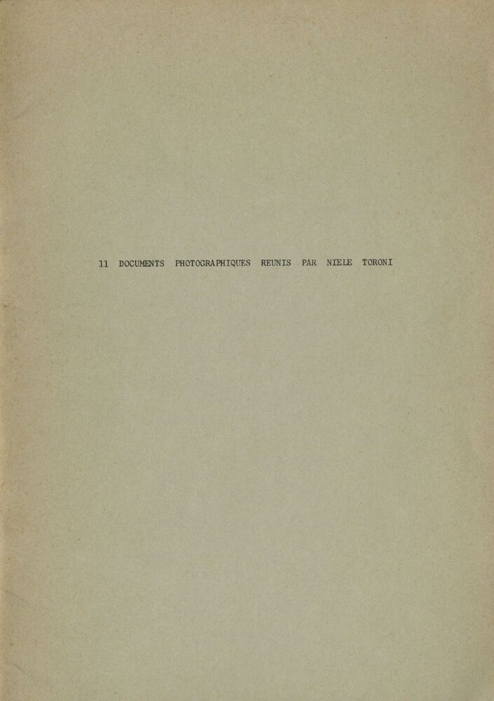11 documents photographiques réunis par Niele Toroni