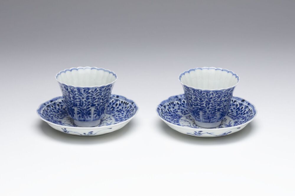 Twee koppen met schotels