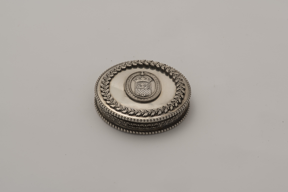 Zegeldoos met zegelafdruk van de stad Emden