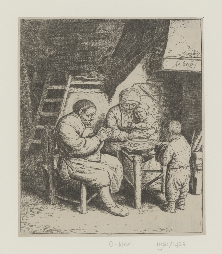 Biddende familie voor de maaltijd