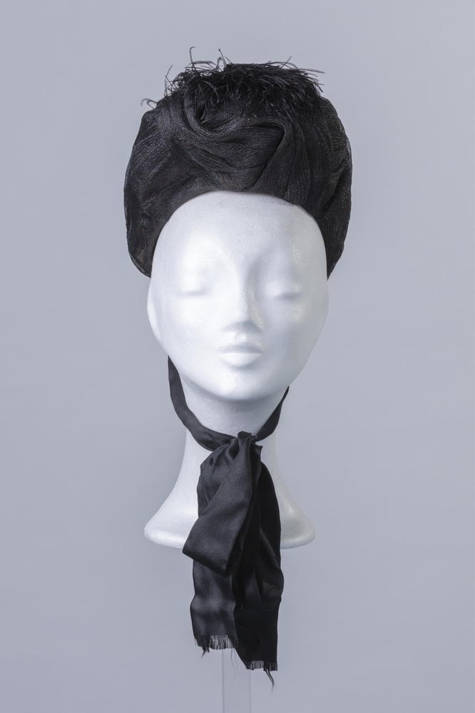 Zwarte dameshoed of kapothoed