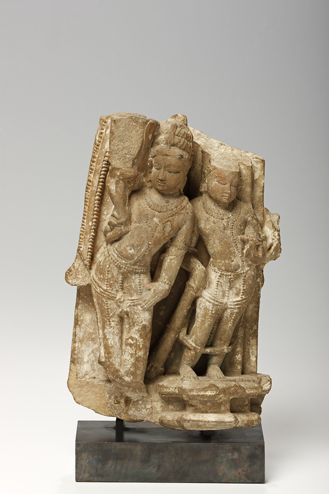 Twee acolieten van een Vishnu groep