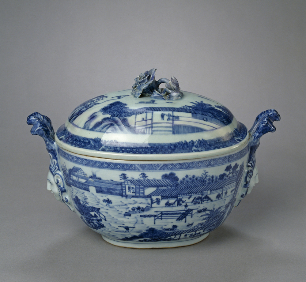 Terrine met afbeelding van het verschillende stadia van het produceren en verhandelen van porselein