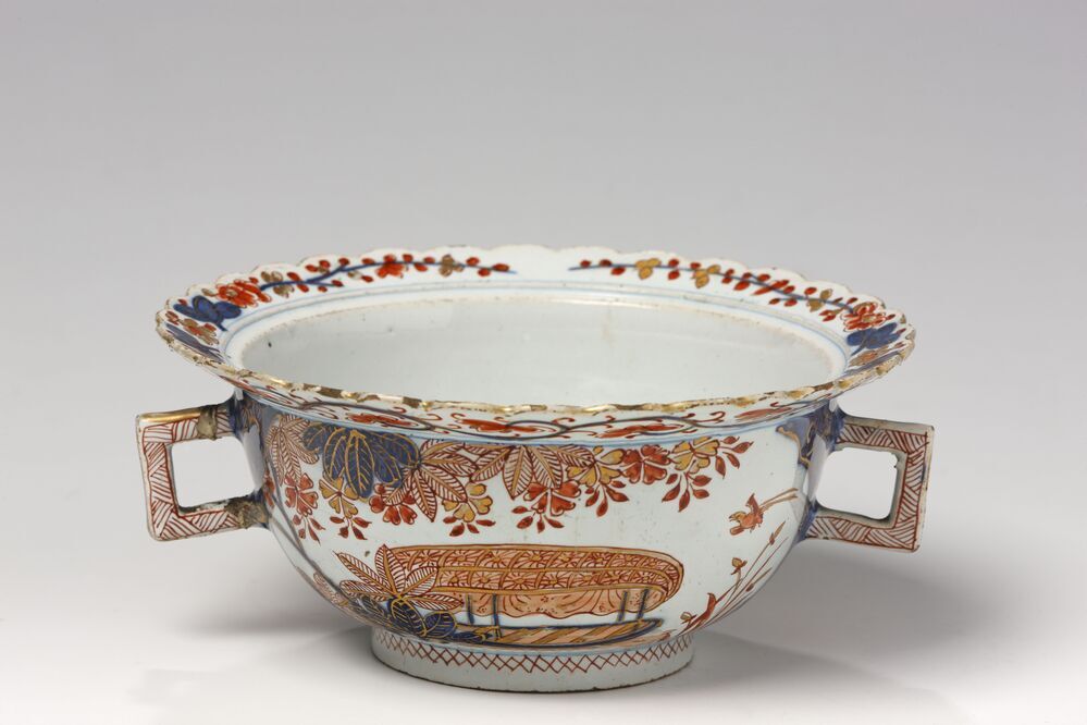 Kom van Delfts aardewerk